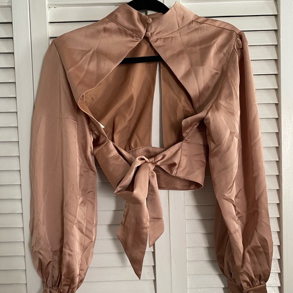 Back Cut Out Cropped Blouse - Picture 5 of 8